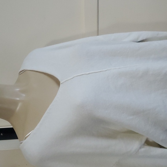 NWT Vince Camuto Soft V Neck White Color Paradox Sweater Size XL - Picture 2 of 10